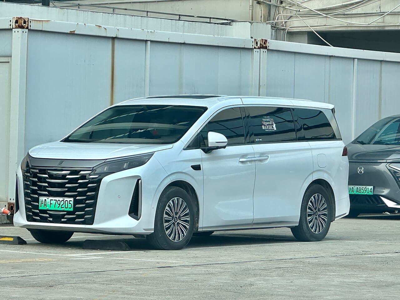 BYD M9 photograph. Overseas BYD Xia, a related version of the Australian M9; local details may differ.