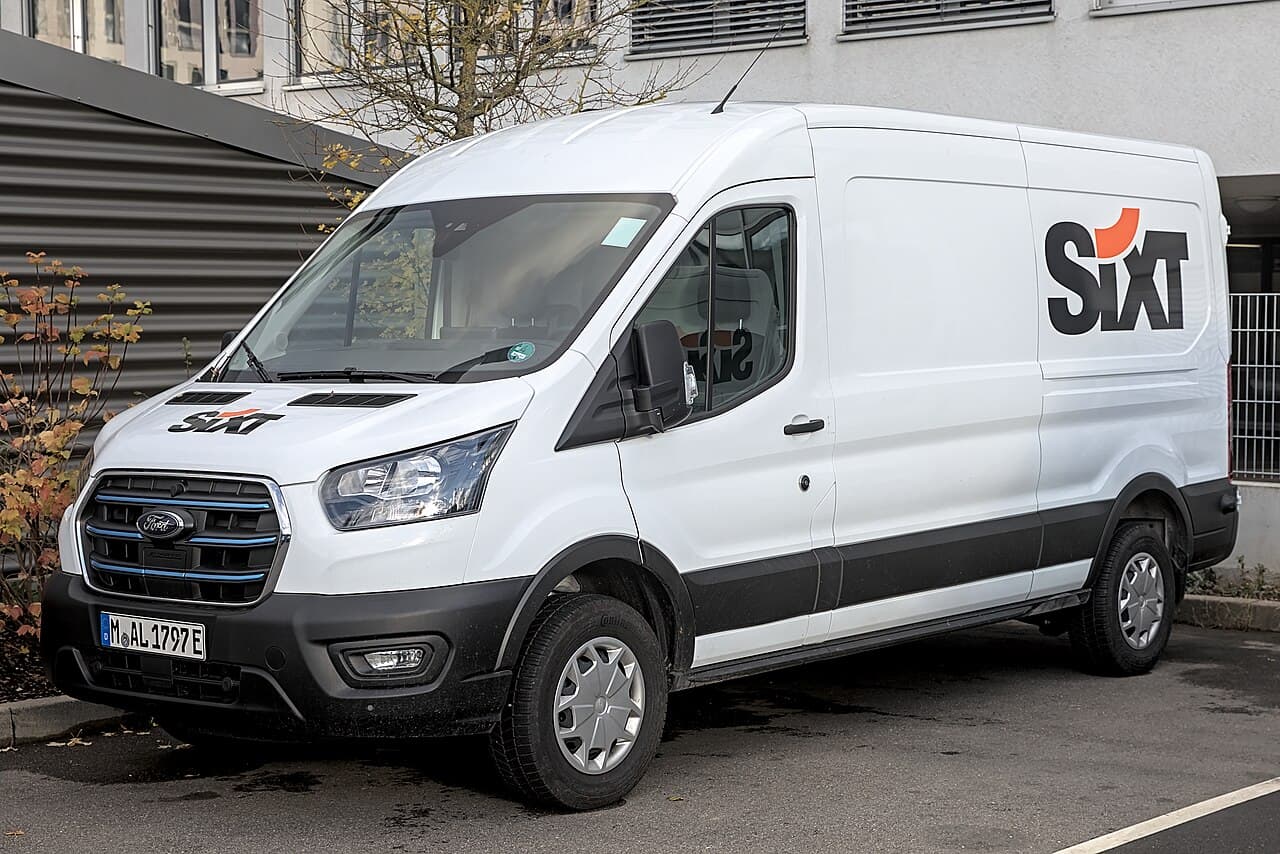 Ford E-Transit photograph