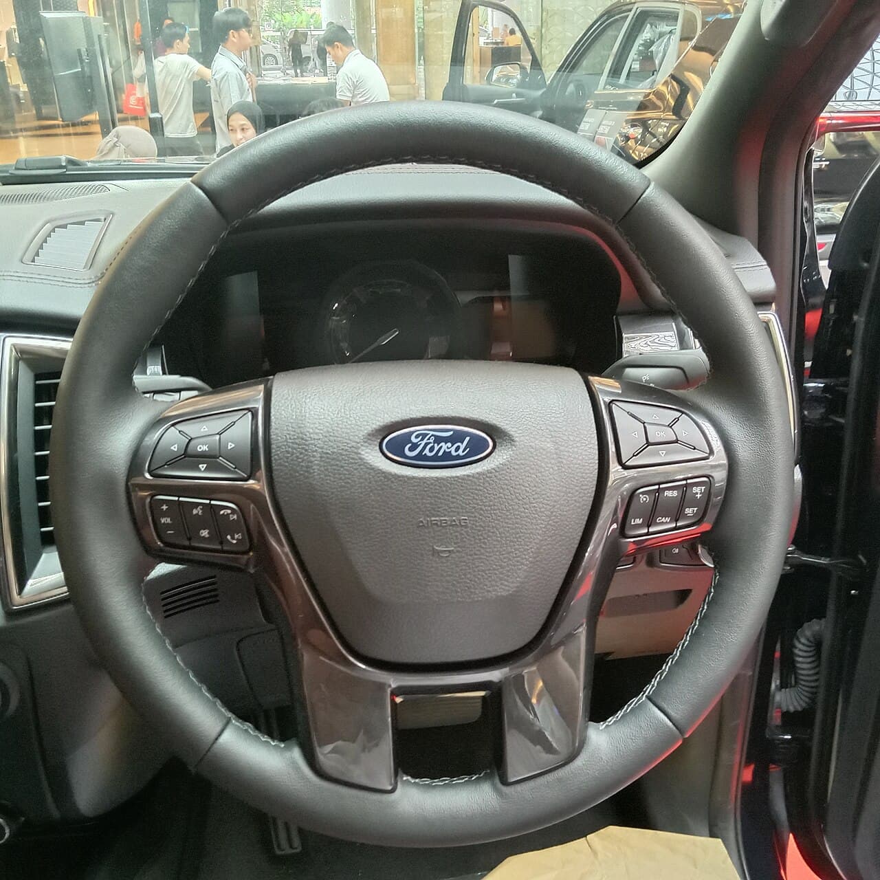 Ford Everest photograph