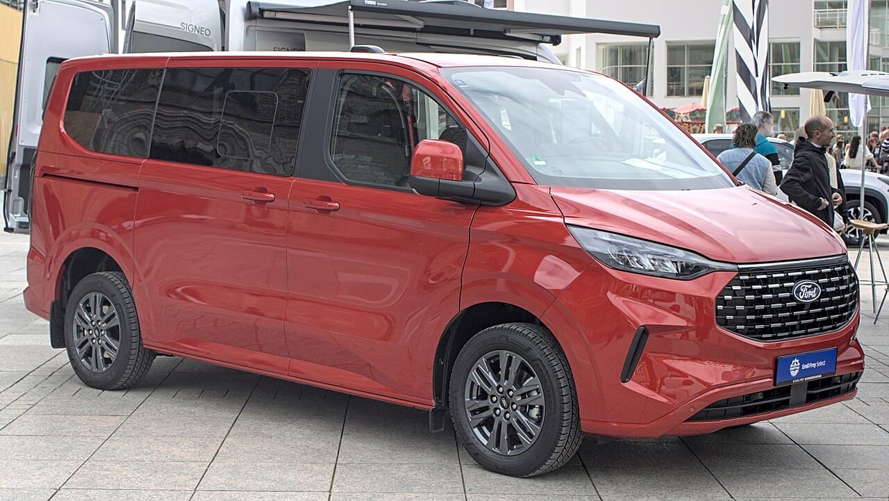 Ford Tourneo photograph